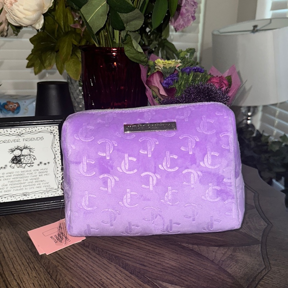 Juicy Couture makeup bag ✨💜✨ rare and sold out!!! ✨✨✨